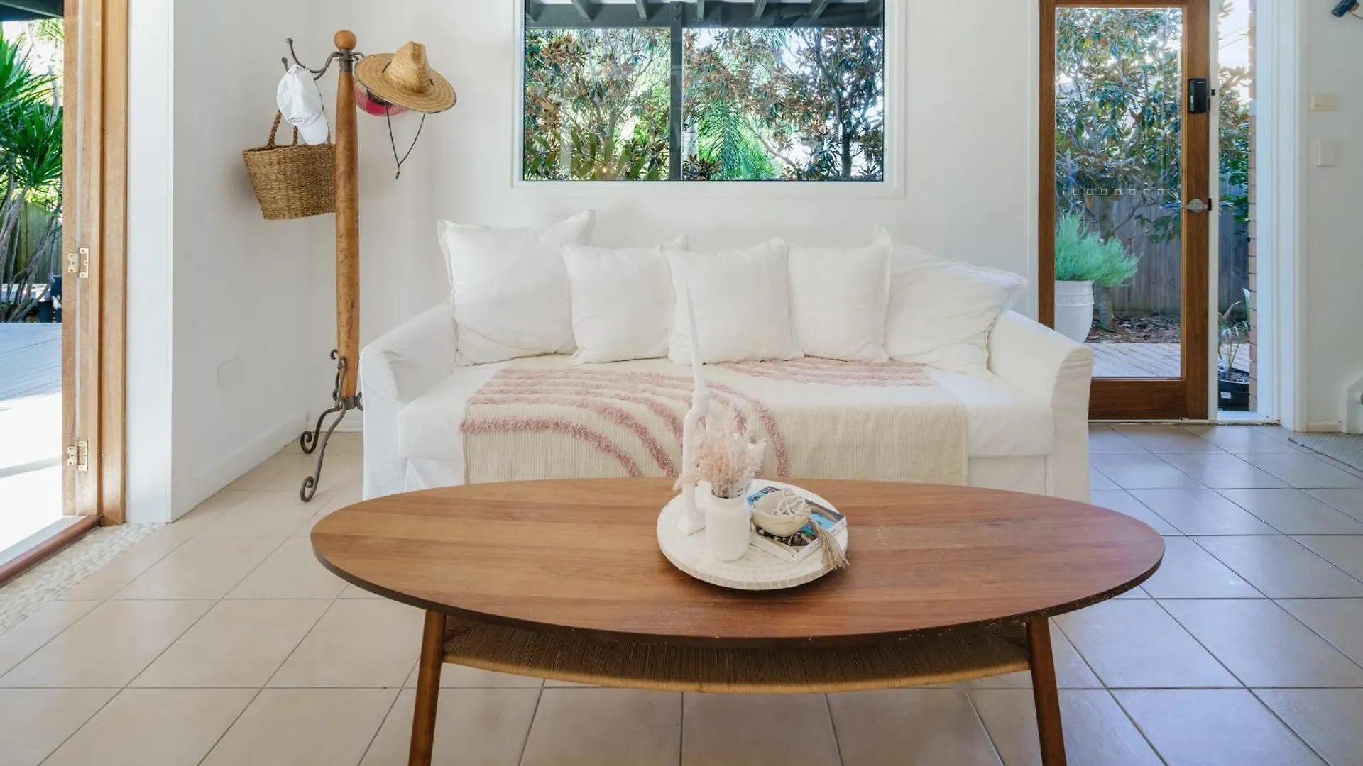 Holiday home Battery Hill Pet-Friendly Poolside Paradise Caloundra Australia