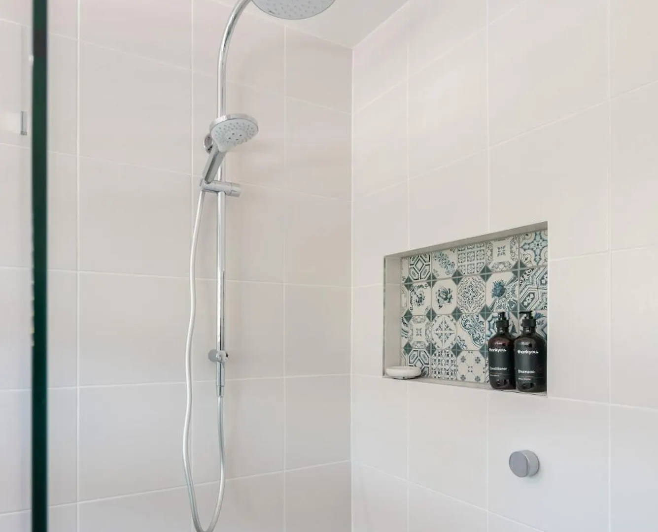 Holiday home Battery Hill Pet-Friendly Poolside Paradise Caloundra