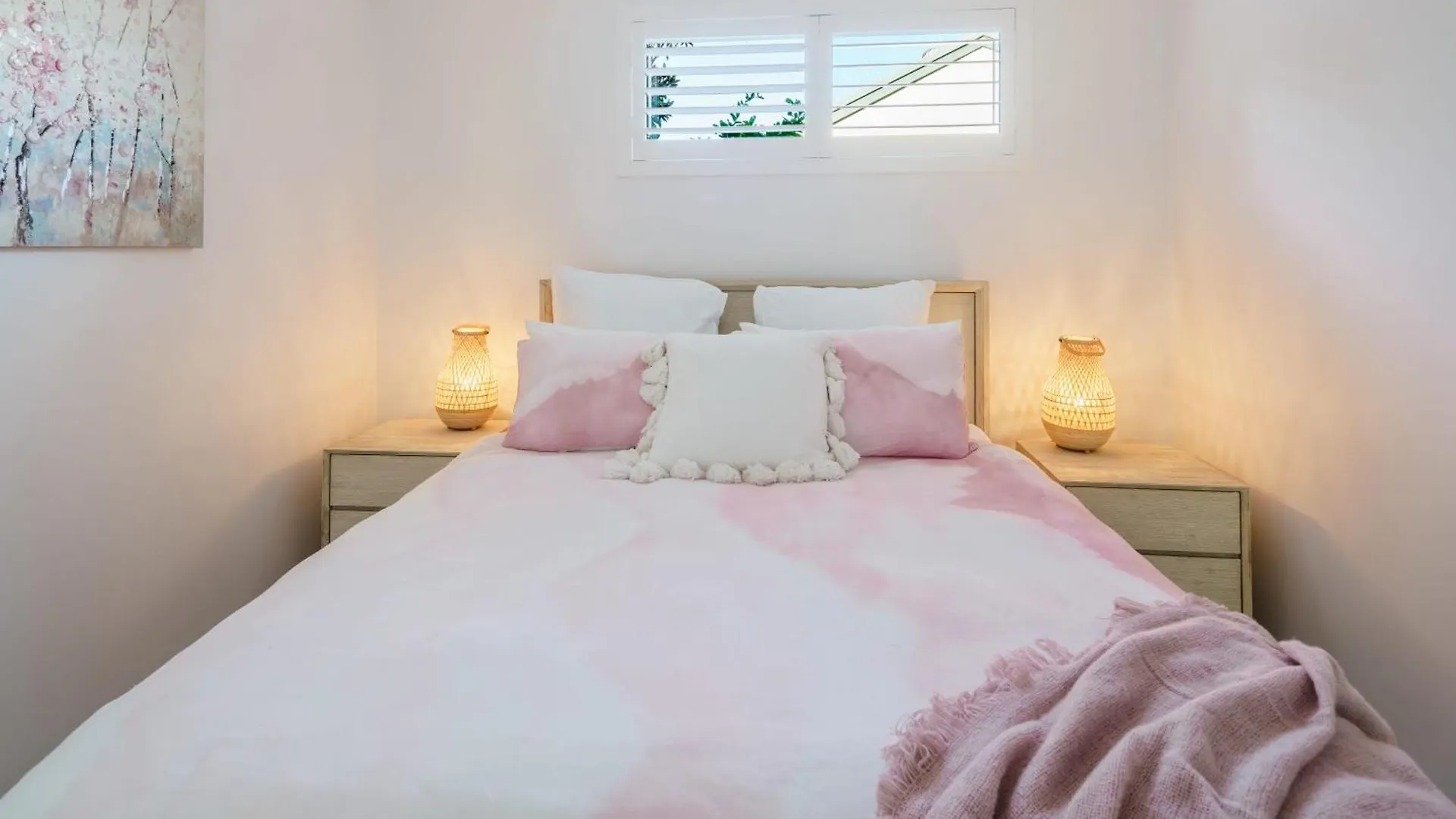 Battery Hill Pet-Friendly Poolside Paradise Caloundra
