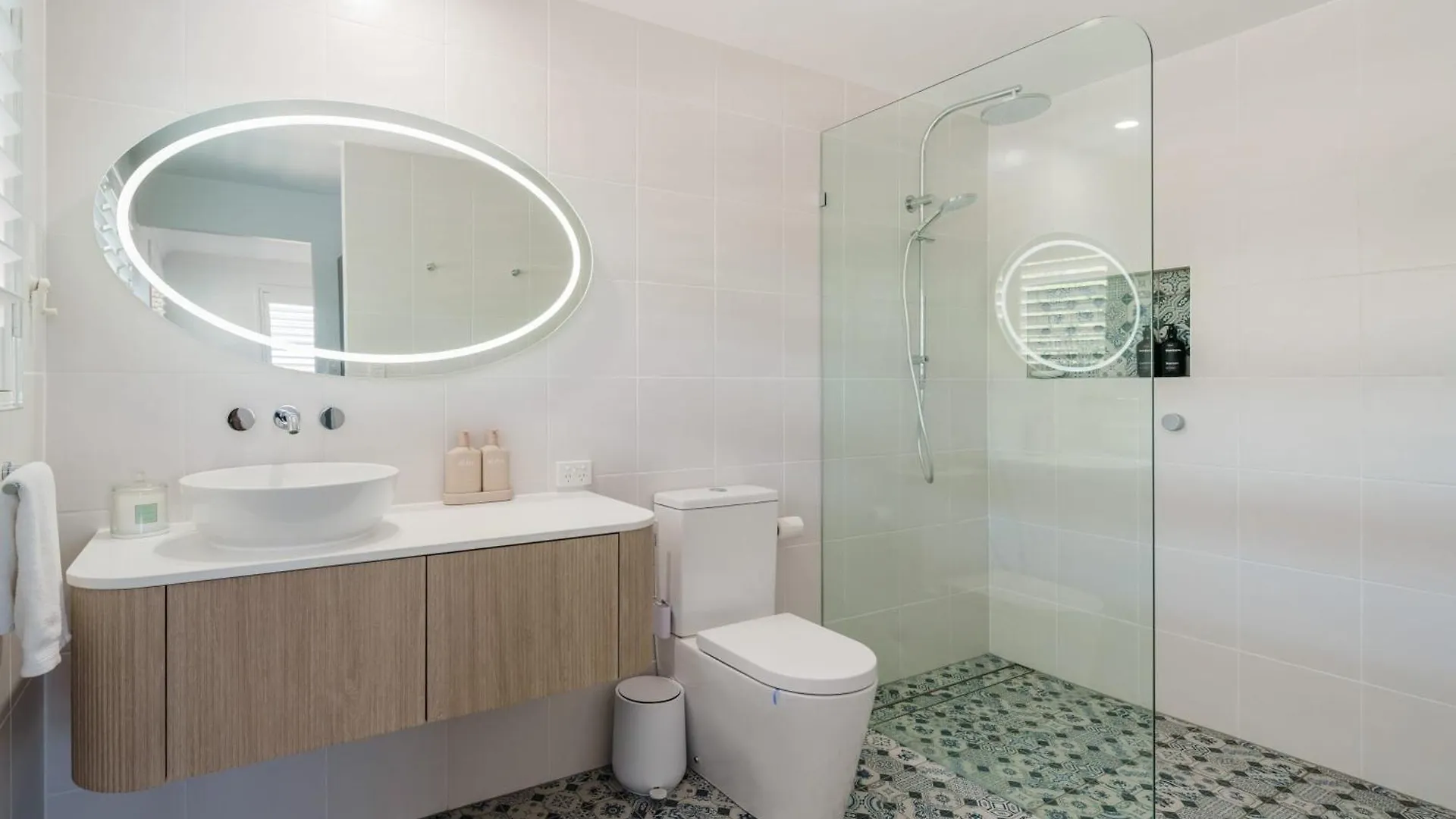 Battery Hill Pet-Friendly Poolside Paradise Caloundra Holiday home