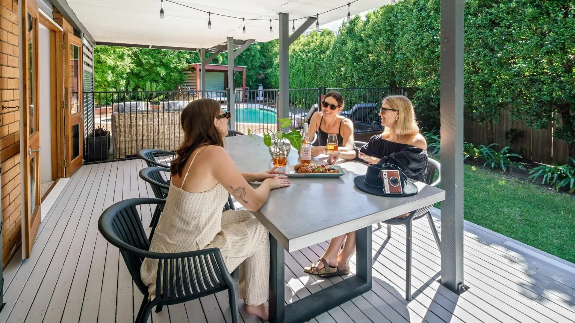 Battery Hill Pet-Friendly Poolside Paradise Caloundra Holiday home