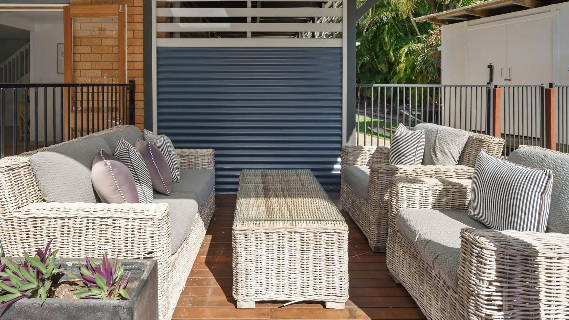 Battery Hill Pet-Friendly Poolside Paradise Caloundra Australia