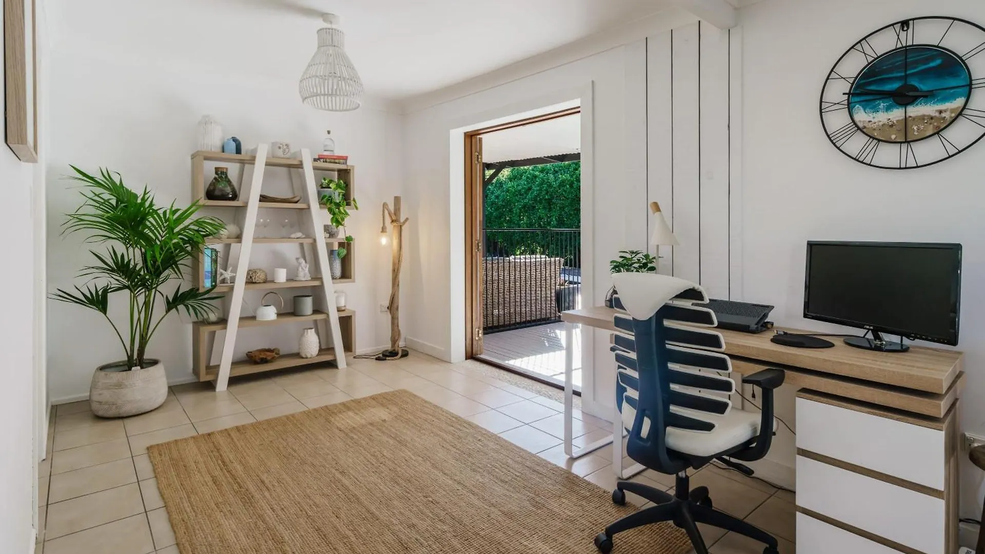 Battery Hill Pet-Friendly Poolside Paradise Caloundra Australia