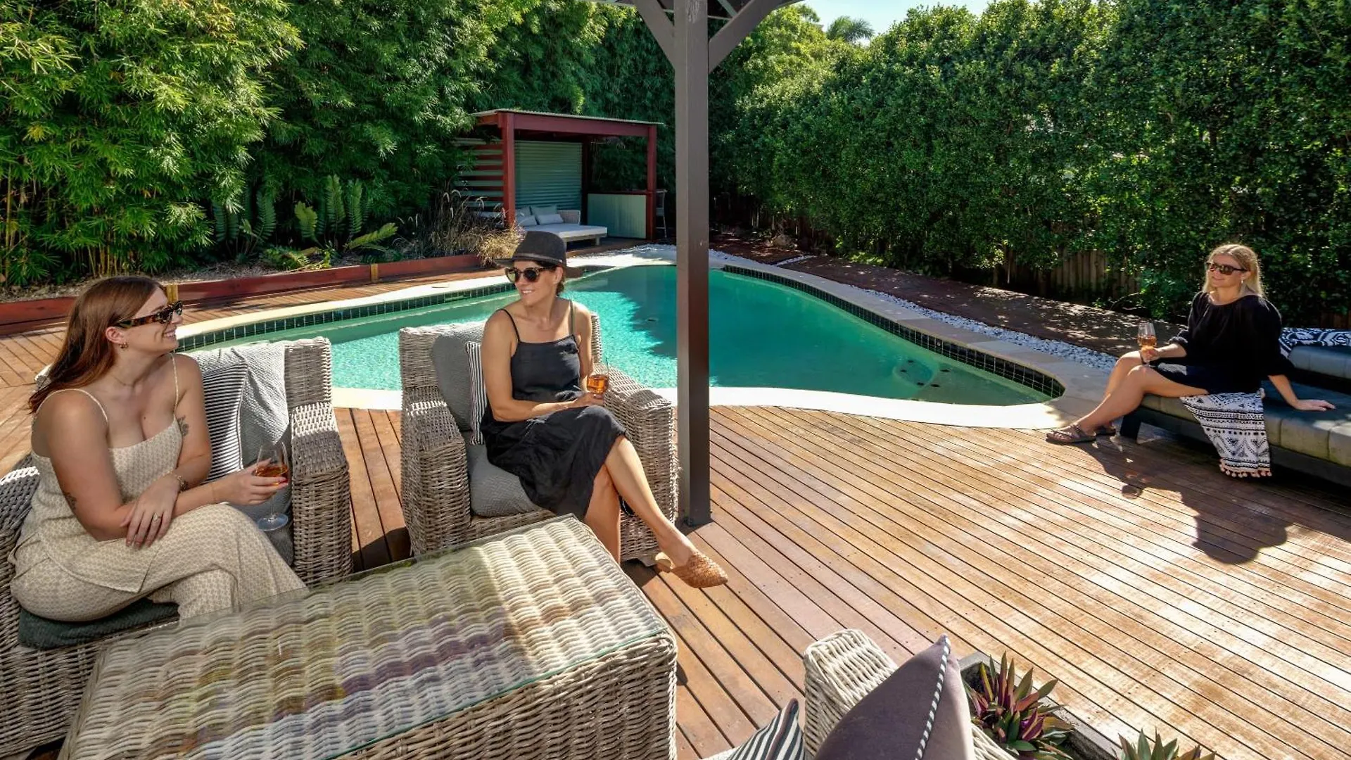 Holiday home Battery Hill Pet-Friendly Poolside Paradise Caloundra